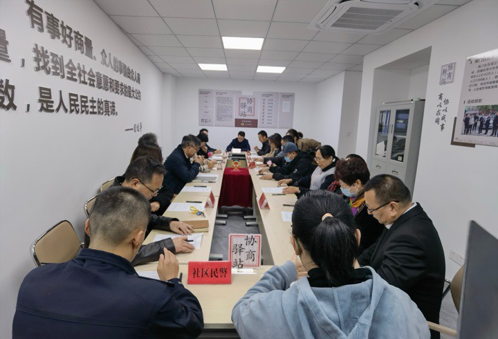 玉城派出所深化网格警务力量，联合调解顺达施工现场的矛盾纠纷