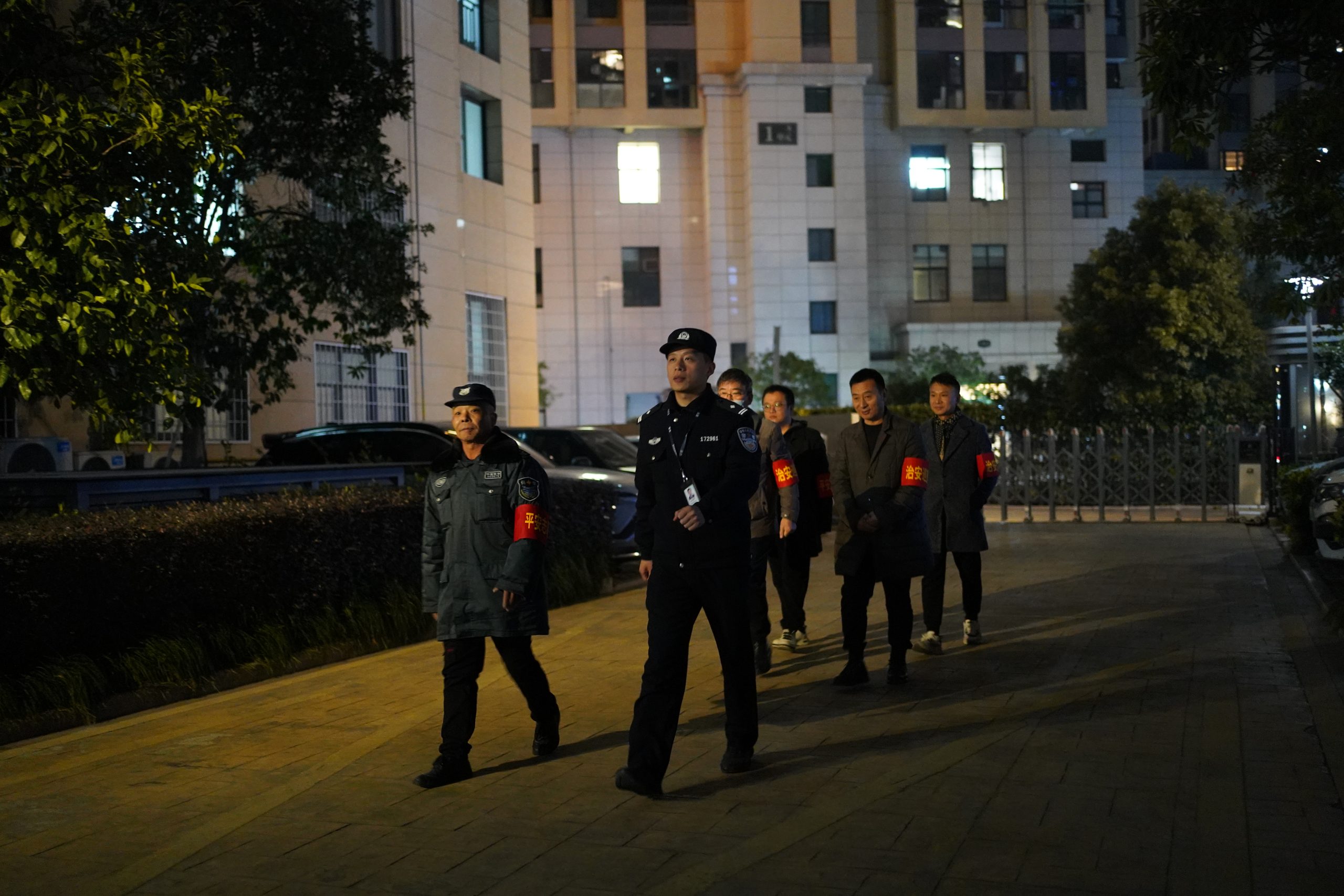 玉城派出所开展重点人员“敲门”行动